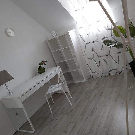 Megena Apartment Mayen Exterior photo